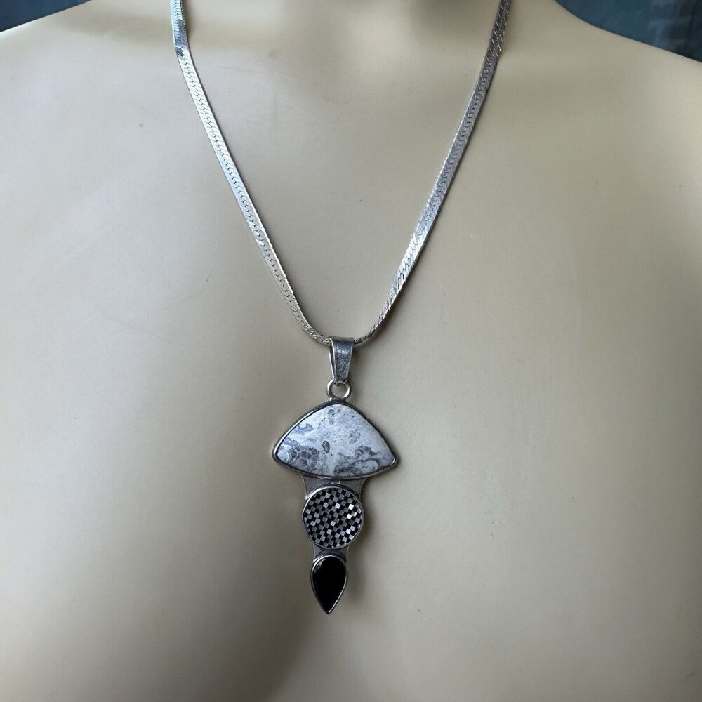 VTG Pendant Necklace 19 Inch Black Onyx‎ Shell Inlay Fossil 925 Sterling 23.8g